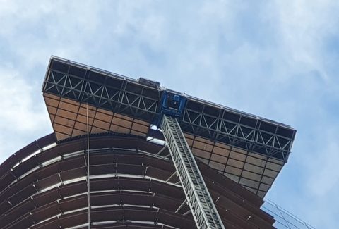 Mast Climber to suit Curved Building Mast Climber to suit Curved Building